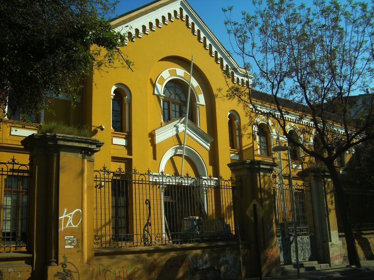 Memoria histórica y pedagogía pública a 50 años del cierre de las Escuelas Normales en Chile.